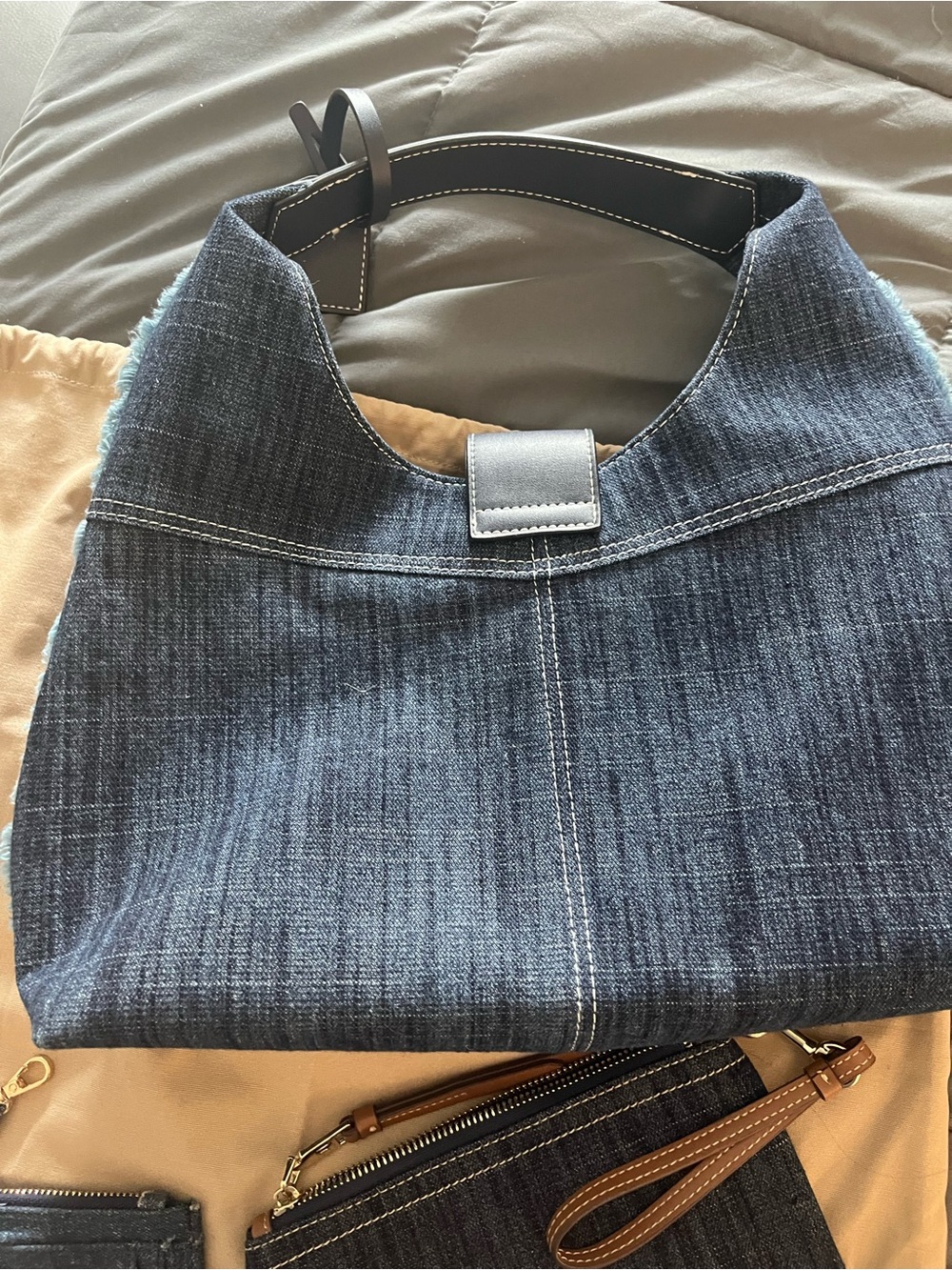 True Religion shoulder/tote bag set Blue Denim Logo Hobo with Wristlet - Picture 7 of 14